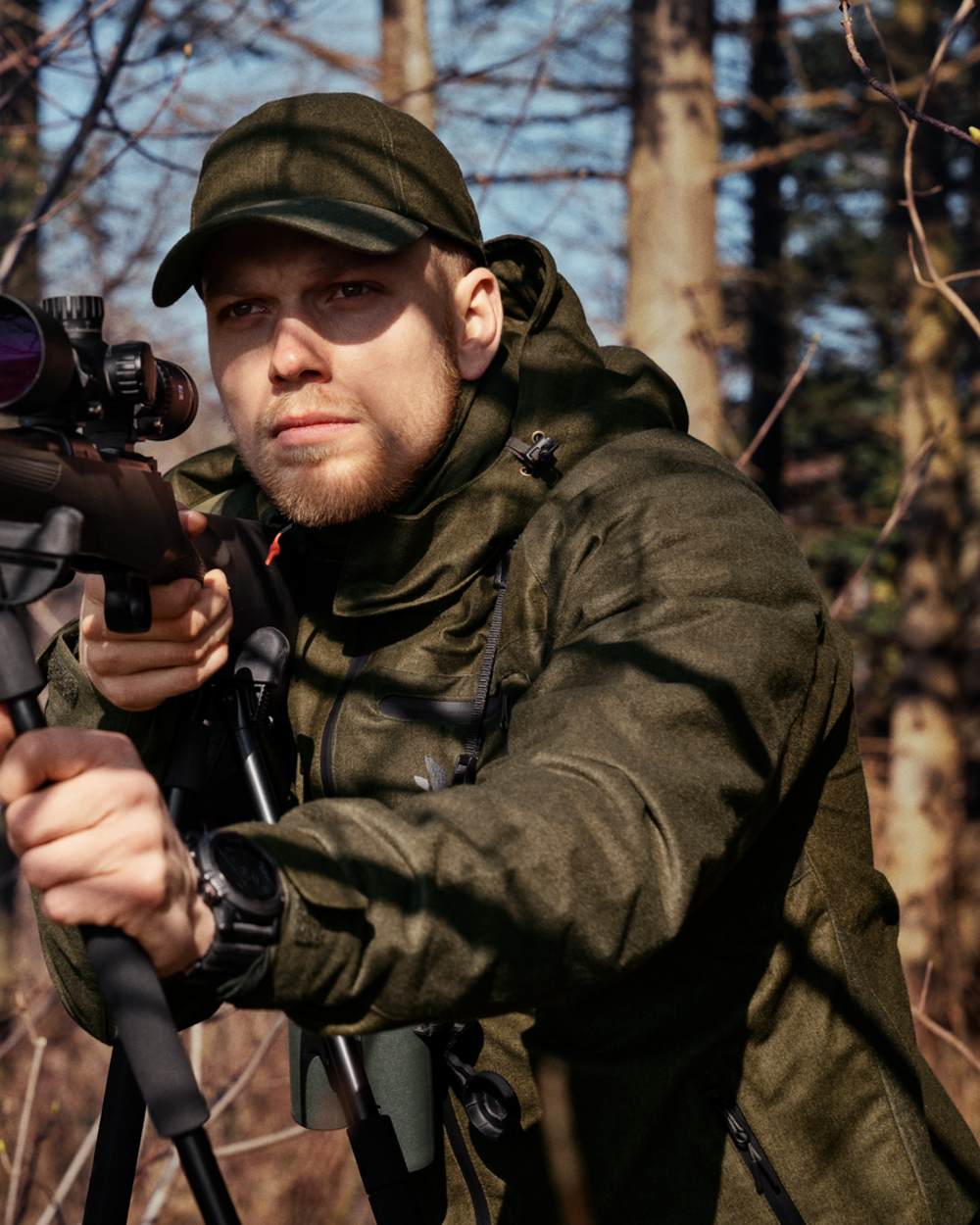 Pine Green Melange coloured Seeland Avail Jacket on forest background #colour_pine-green-melange