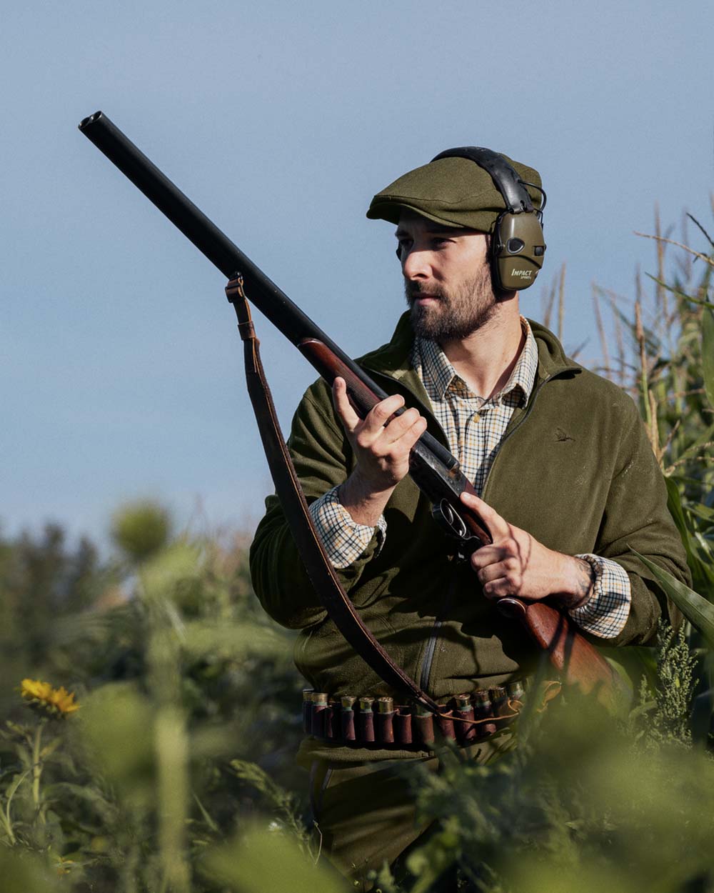 Pine Green Coloured Seeland Benjamin Fleece on field background #colour_pine-green