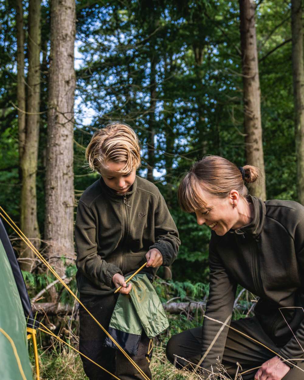 Pine Green Coloured Seeland Childrens Benjamin Fleece on outdoor background #colour_pine-green