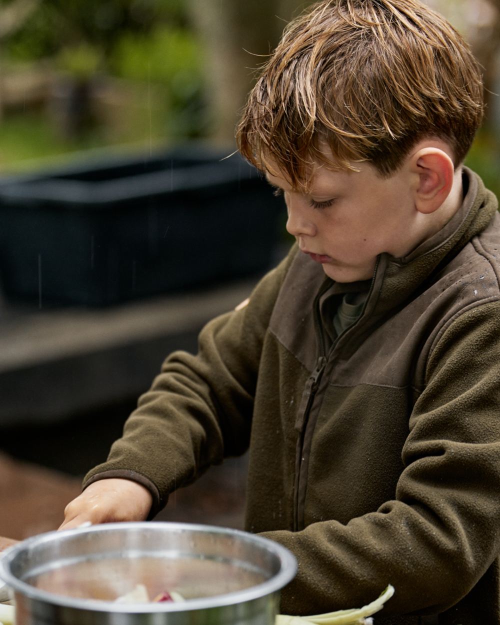 Pine Green Coloured Seeland Childrens Bolt Fleece Jacket on outdoor background #colour_pine-green