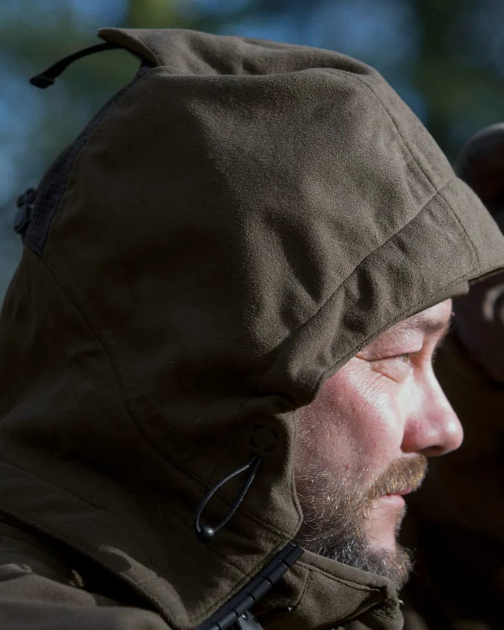 Pine Green Coloured Seeland Climate Hybrid Jacket on outdoor background #colour_pine-green