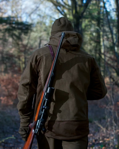 Pine Green Coloured Seeland Climate Hybrid Jacket on outdoor background #colour_pine-green