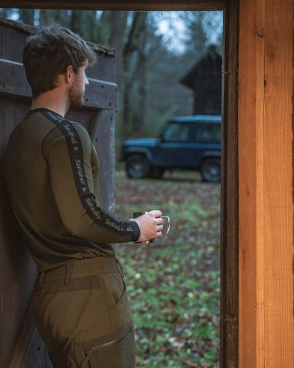 Light Pine Coloured Seeland Crest Baselayer on outdoor background #colour_light-pine