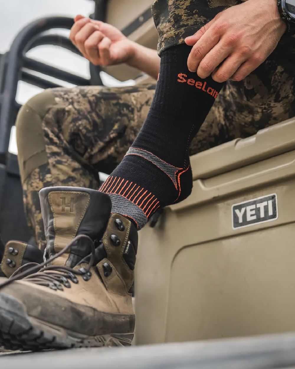 Black Dark Grey Coloured Seeland Field Coolmax Socks Twin Pack on blurry Background
#colour_black-dark-grey