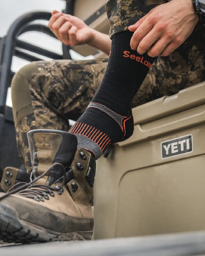 Black Dark Grey Coloured Seeland Field Coolmax Socks Twin Pack on blurry Background
#colour_black-dark-grey