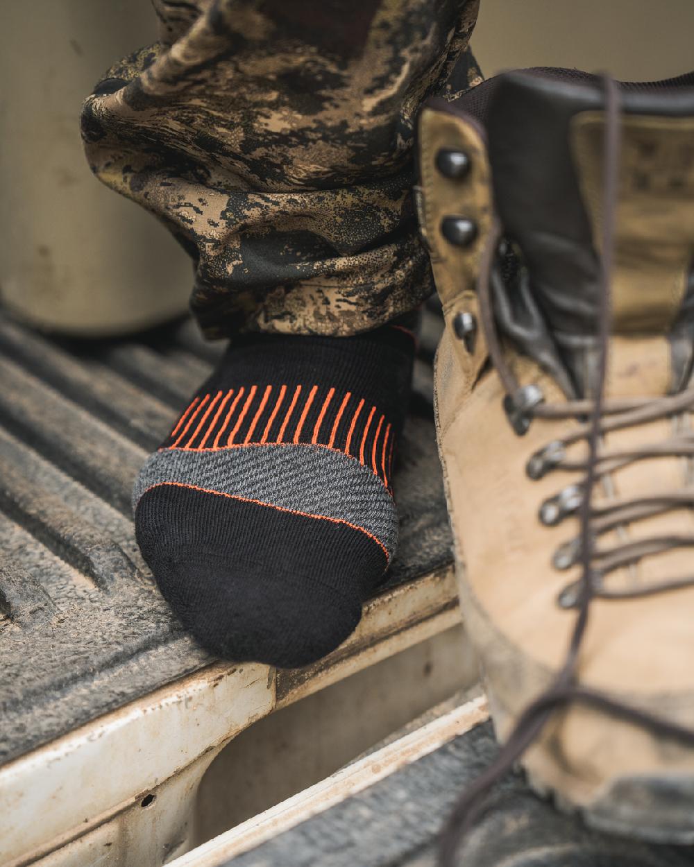 Black Dark Grey Coloured Seeland Field Coolmax Socks Twin Pack on blurry Background
#colour_black-dark-grey