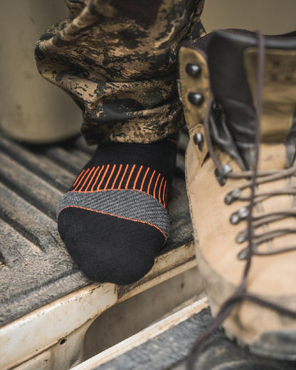 Black Dark Grey Coloured Seeland Field Coolmax Socks Twin Pack on blurry Background
#colour_black-dark-grey