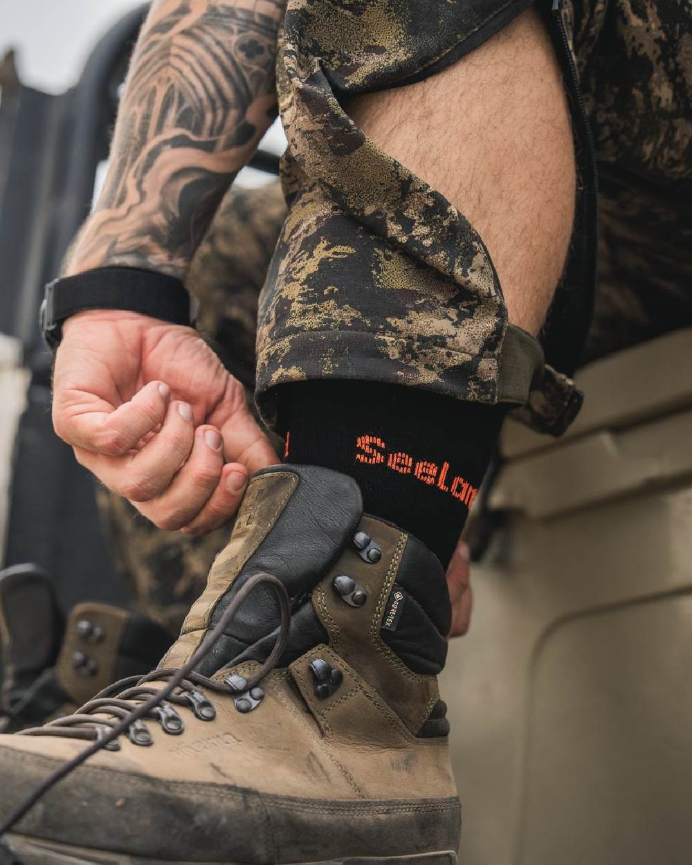 Black Dark Grey Coloured Seeland Field Coolmax Socks Twin Pack on blurry Background
#colour_black-dark-grey