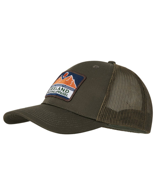 Grizzly Brown Coloured Seeland Gabbro Trucker Cap on white background #colour_grizzly-brown