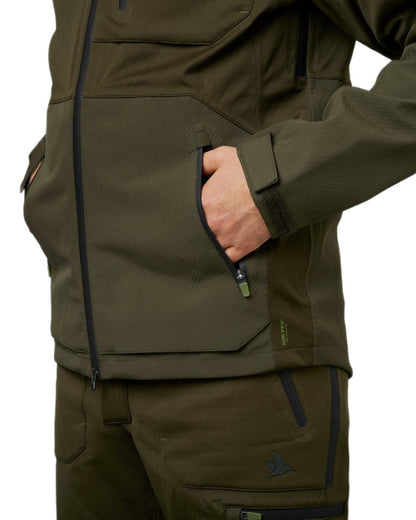 Pine Green Coloured Seeland Hawker Shell II Jacket on white background #colour_pine-green