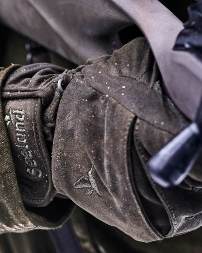 Pine Green Coloured Seeland Helt Gloves on zoom background #colour_grizzly-brown