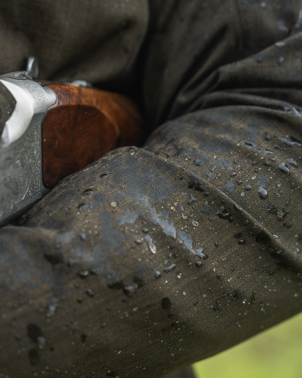 Light Pine Coloured Seeland Highpoint Jacket on outdoor background #colour_light-pine