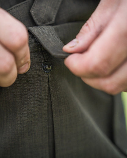 Light Pine Coloured Seeland Highpoint Jacket on outdoor background #colour_light-pine