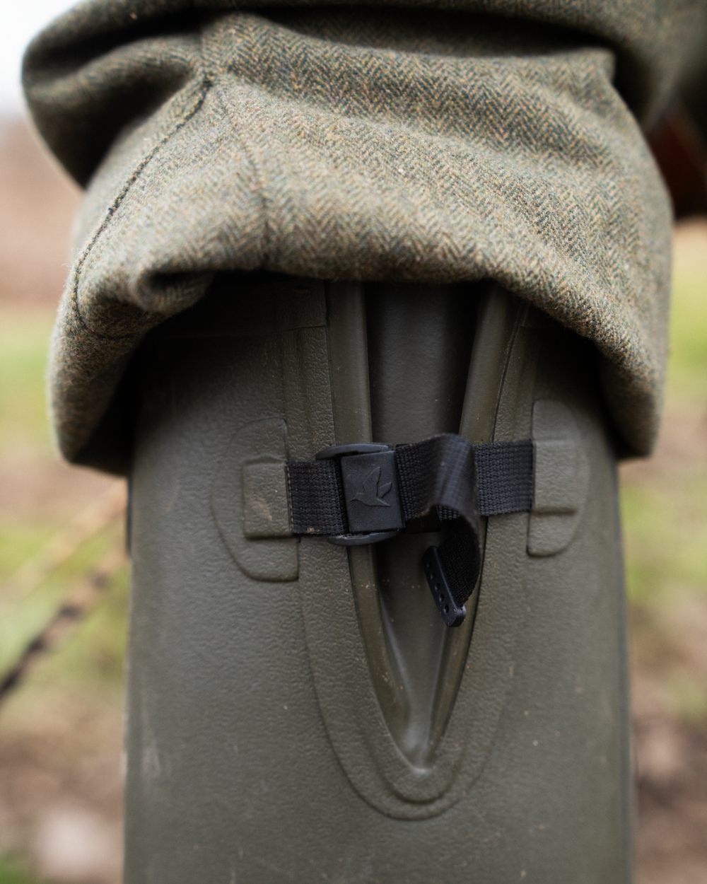 Pine Green Coloured Seeland Hillside Classic Boots on outdoor background #colour_pine-green