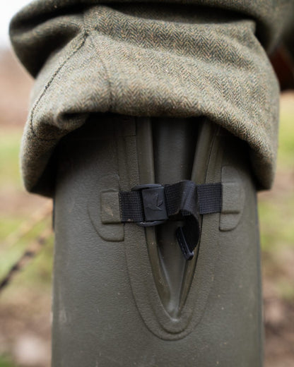 Pine Green Coloured Seeland Hillside Classic Boots on outdoor background #colour_pine-green