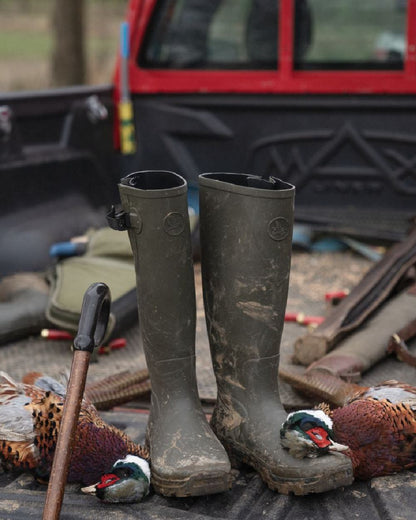 Pine Green Coloured Seeland Hillside Enforced Wellingtons on outdoor background #colour_pine-green