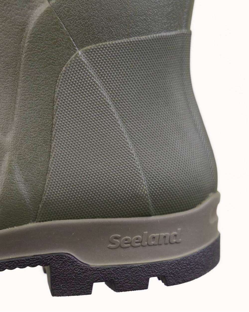 Pine Green Coloured Seeland Hillside Flex Wellingtons on white background #colour_pine-green