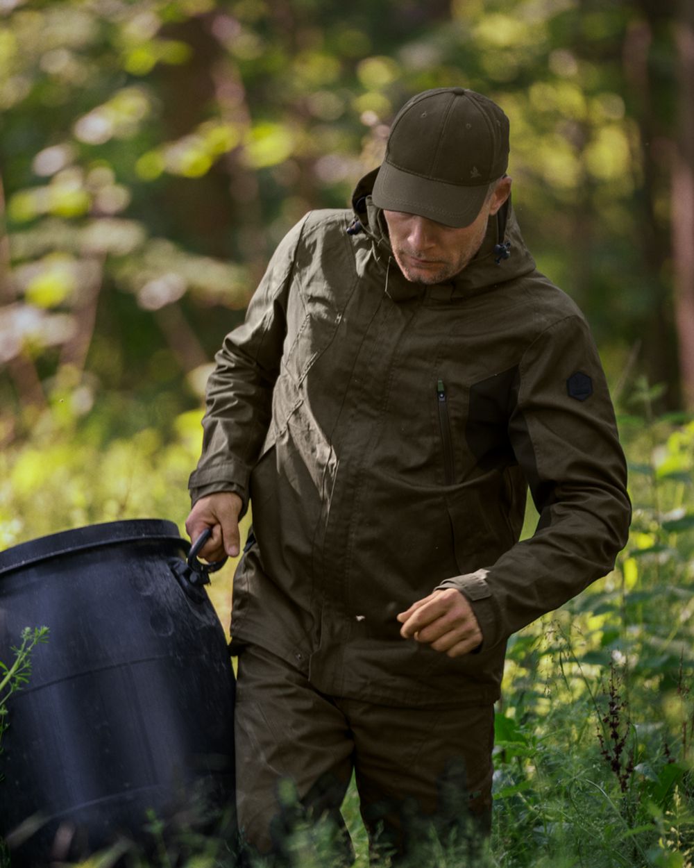 Pine Green Coloured Seeland Key-Point Active II Jacket on forest background #colour_pine-green