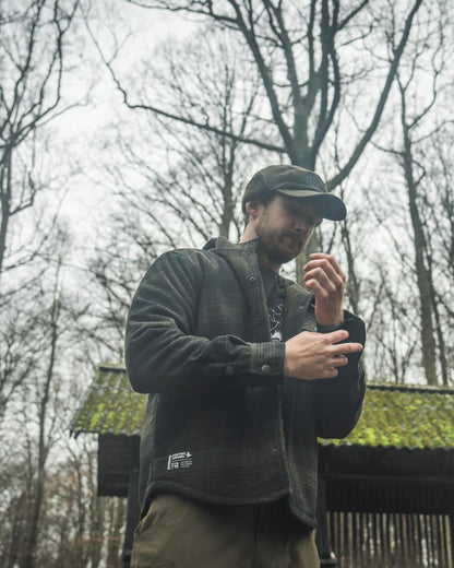 Pine Green Check Coloured Seeland Mens Canada Yukon Jacket on outdoor background #colour_pine-green-check