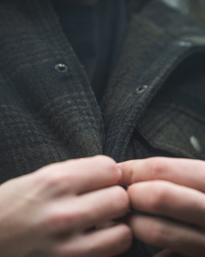 Pine Green Check Coloured Seeland Mens Canada Yukon Jacket on outdoor background #colour_pine-green-check