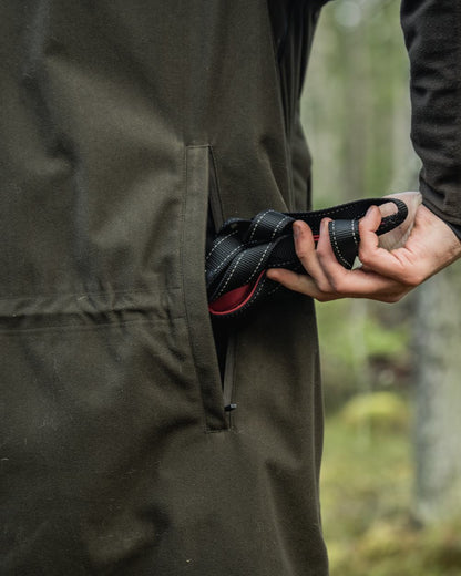 Pine Green coloured Seeland Mens Chaser BGH Smock on forest background #colour_pine-green