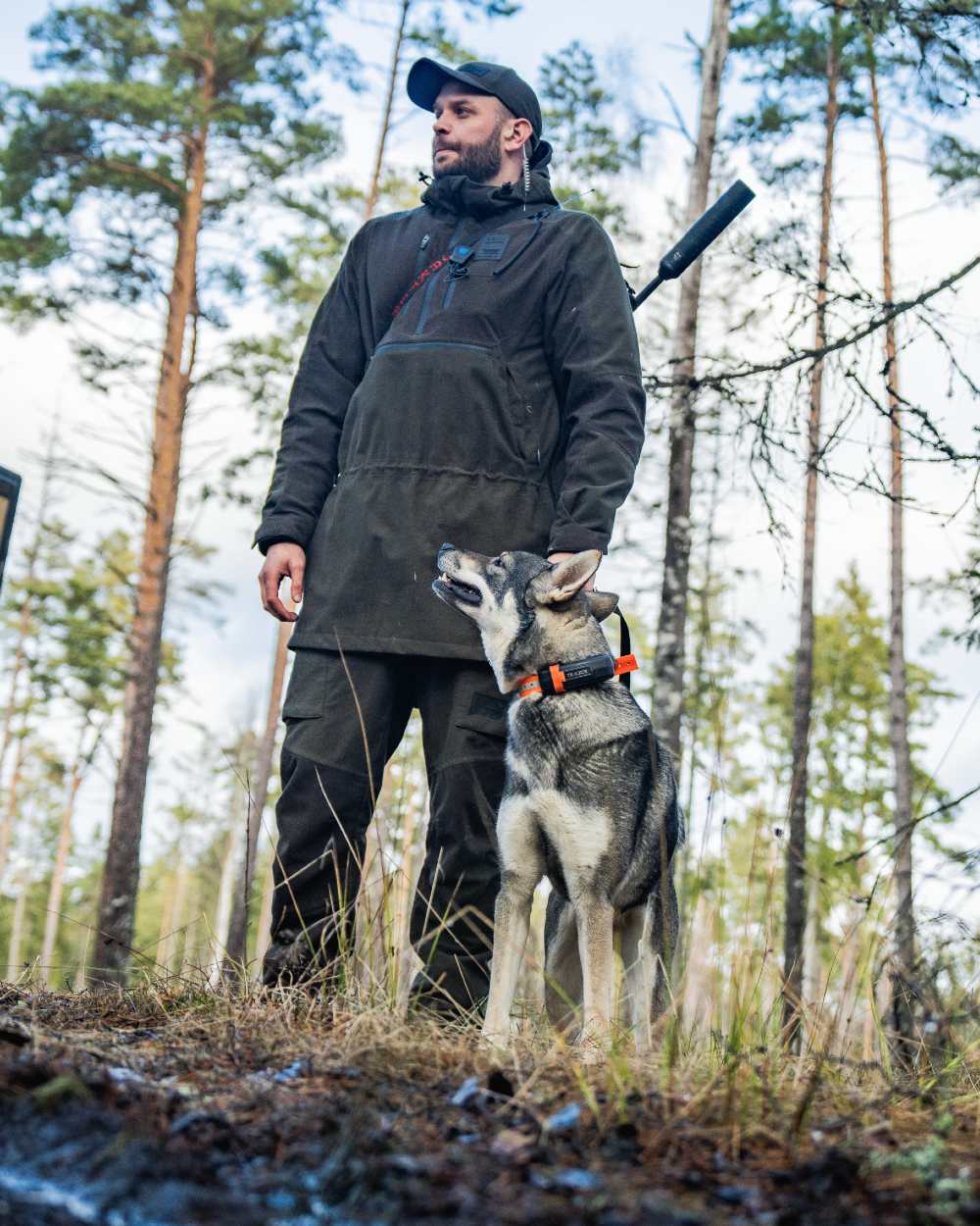 Pine Green coloured Seeland Mens Chaser BGH Smock on forest background #colour_pine-green