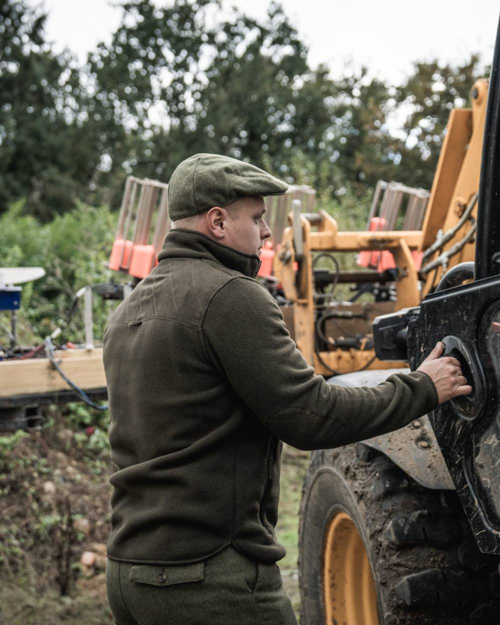Light Pine Coloured Seeland Mens Fog Fleece Jacket on outdoor background #colour_light-pine