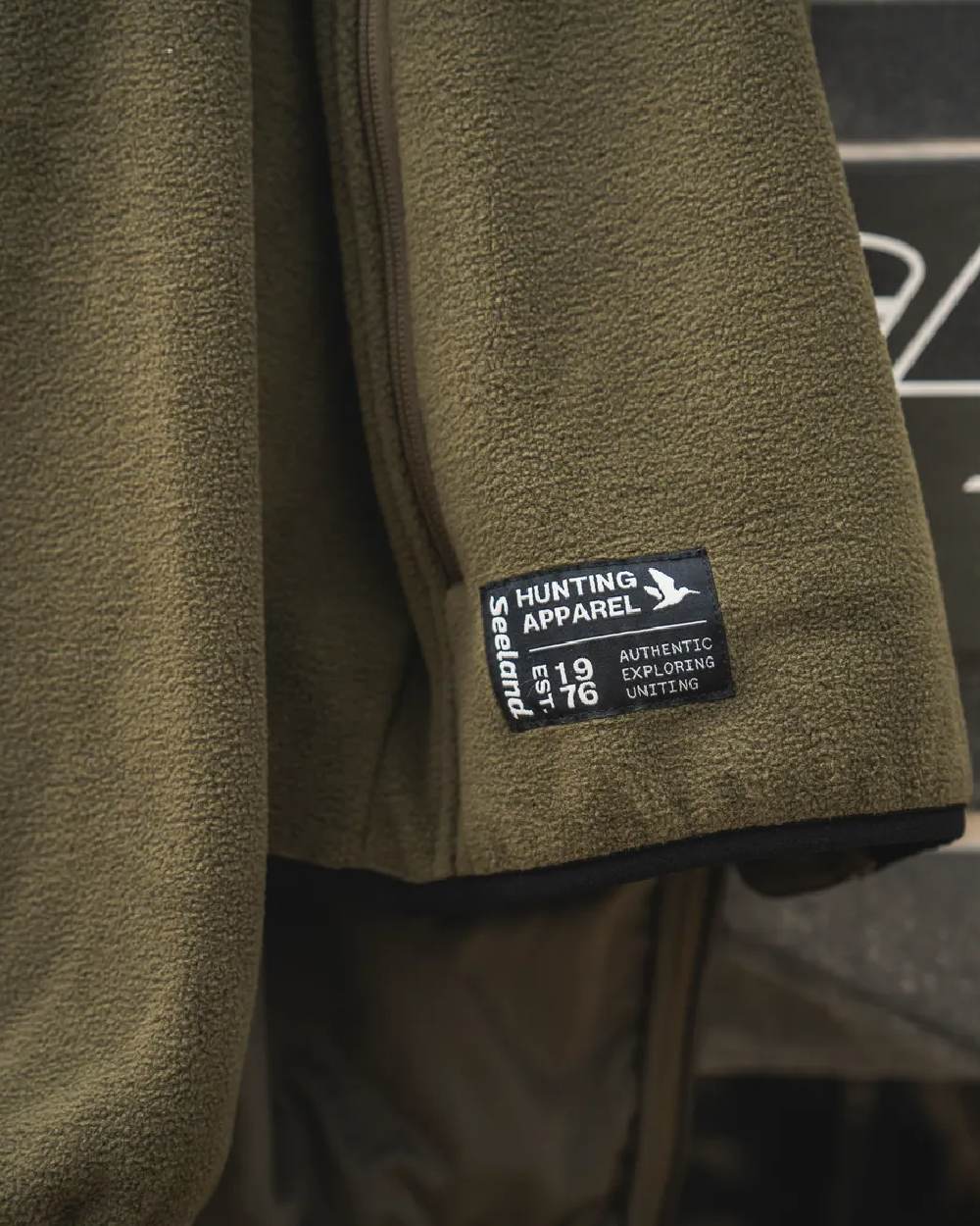 Pine Green Coloured Seeland Mens Gale Fleece Jacket on outdoor background #colour_pine-green