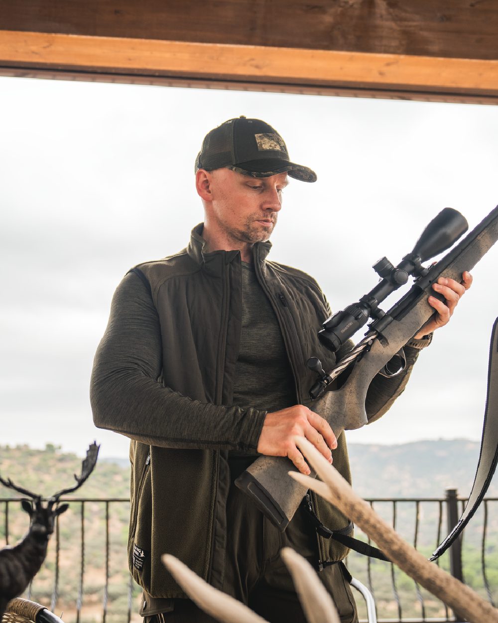 Pine Green Coloured Seeland Mens Gale Fleece Waistcoat on outdoor background #colour_pine-green