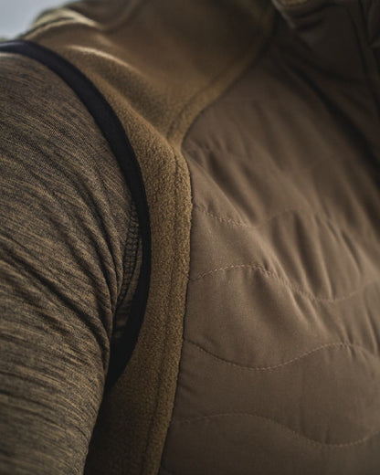 Pine Green Coloured Seeland Mens Gale Fleece Waistcoat on outdoor background #colour_pine-green