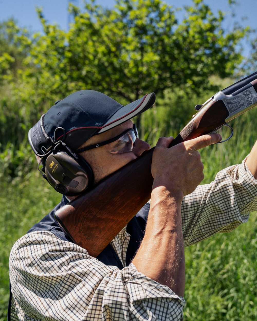 Classic Blue Coloured Seeland Mens Skeet Cap on outdoor background #colour_classic-blue