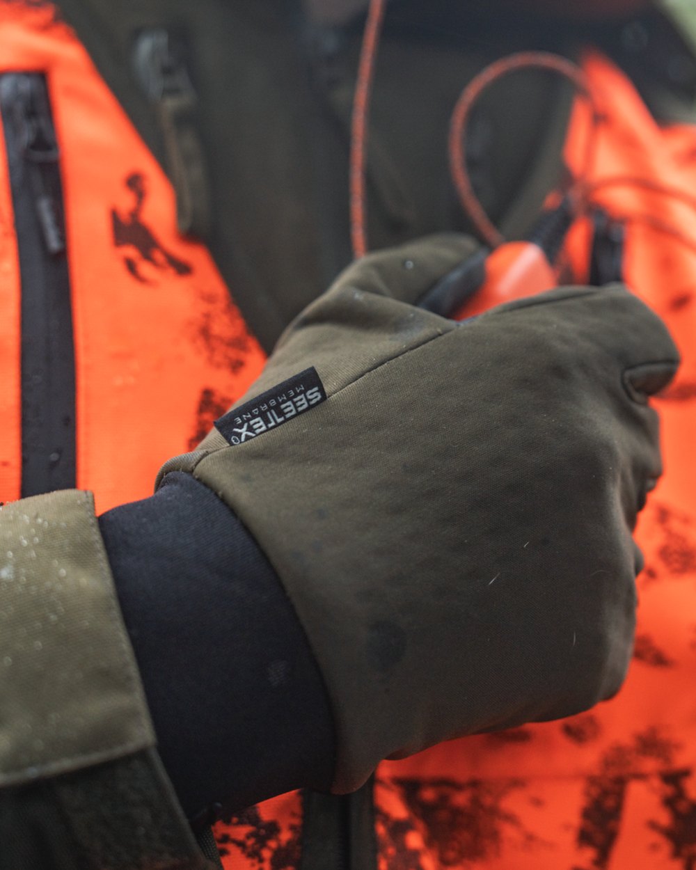 Pine Green Coloured Seeland Mens Target Gloves on outdoor background #colour_pine-green