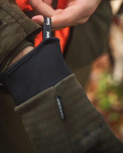 Pine Green Coloured Seeland Mens Target Gloves on outdoor background #colour_pine-green