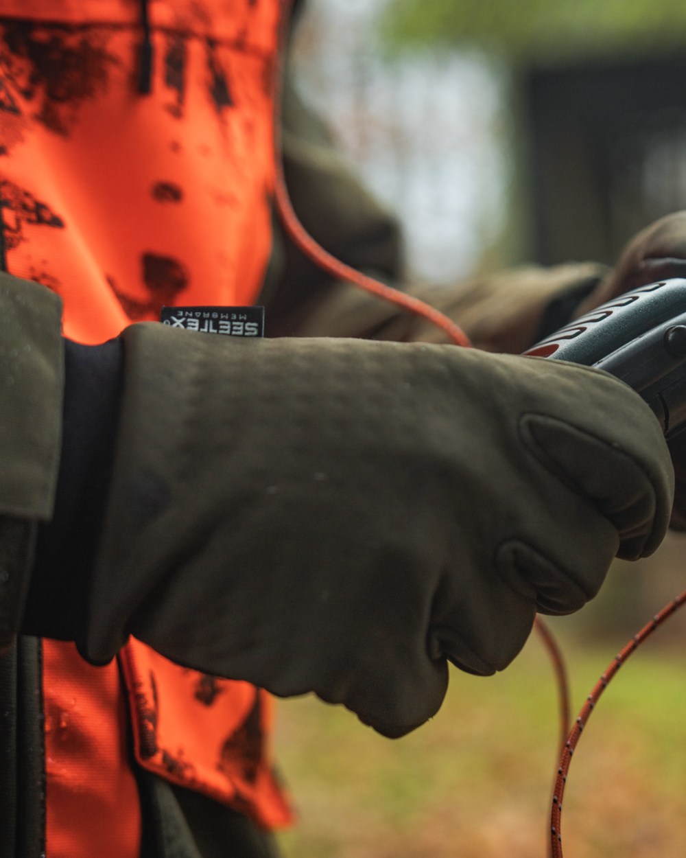 Pine Green Coloured Seeland Mens Target Gloves on outdoor background #colour_pine-green