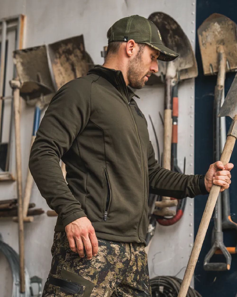 Pine Green Coloured Seeland Tidal Fleece Jacket on Indoor Background
#colour_pine-green