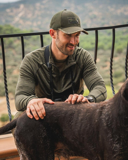 Pine Green Melange Coloured Seeland Peak Half Zip on outdoor background #colour_pine-green-melange