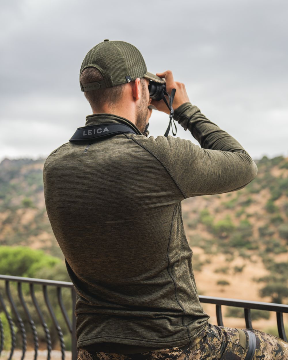 Pine Green Melange Coloured Seeland Peak Half Zip on outdoor background #colour_pine-green-melange