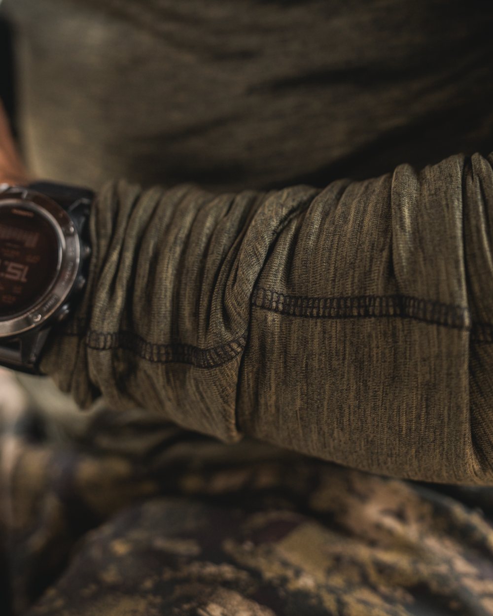 Pine Green Melange Coloured Seeland Peak Half Zip on outdoor background #colour_pine-green-melange