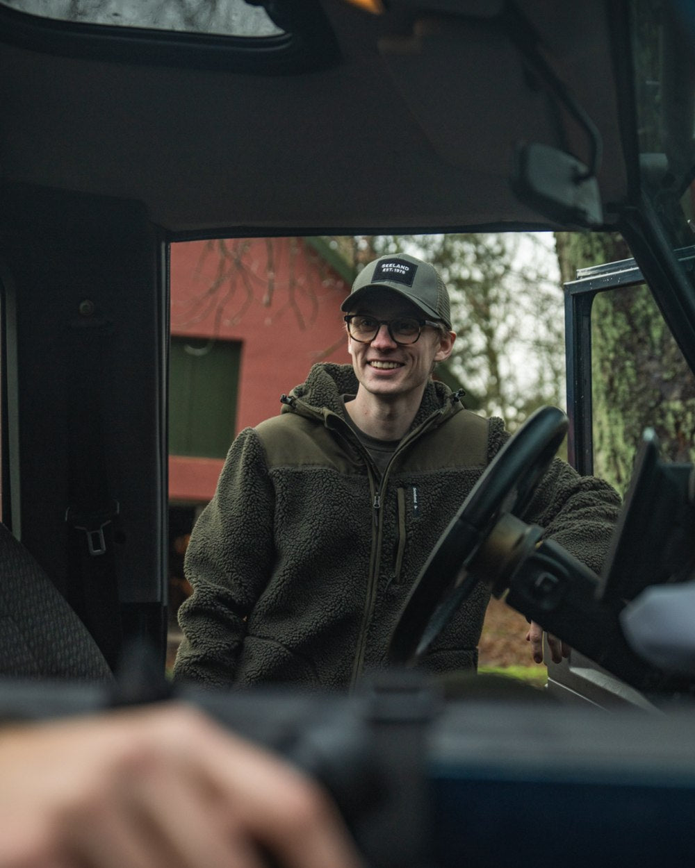 Grizzly Brown Coloured Seeland Thaw Fleece Jacket on outdoor background #colour_grizzly-brown