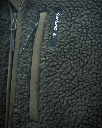 Grizzly Brown Coloured Seeland Thaw Fleece Jacket on outdoor background #colour_grizzly-brown