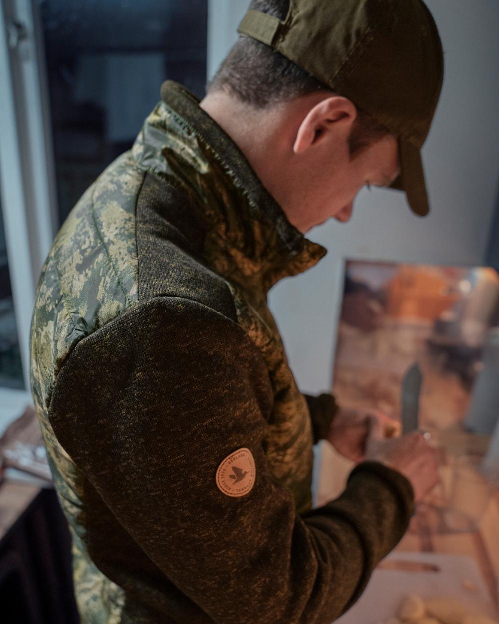 Camo Coloured Seeland Theo Hybrid Jacket on indoor background #colour_camo