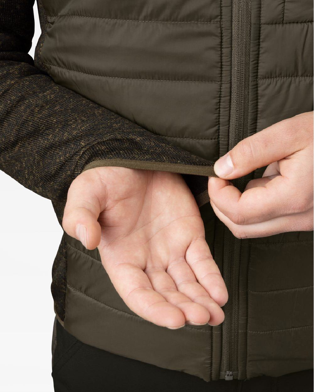 Pine Green Coloured Seeland Theo Hybrid Jacket on white background #colour_pine-green