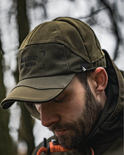 Light Pine Coloured Seeland Trax Cap on forest background #colour_light-pine