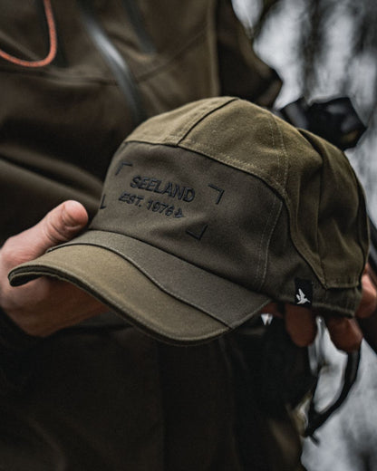 Light Pine Coloured Seeland Trax Cap on forest background #colour_light-pine