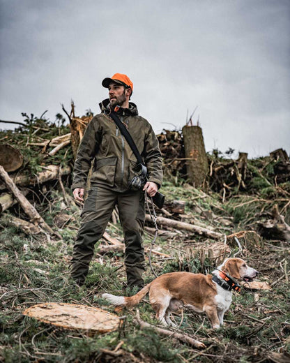 Light Pine Coloured Seeland Trax Jacket on outdoor background #colour_light-pine