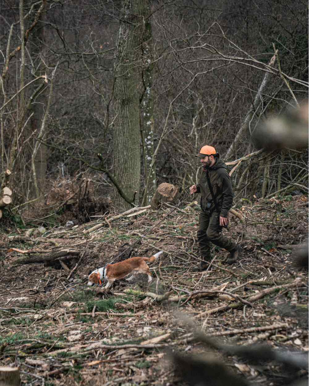 Light Pine Coloured Seeland Trax Jacket on outdoor background #colour_light-pine