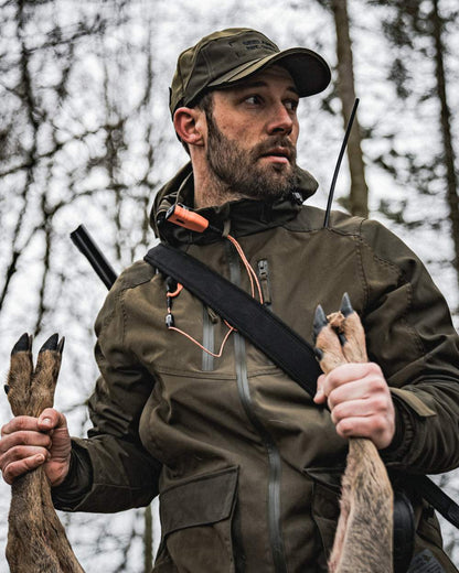 Light Pine Coloured Seeland Trax Jacket on outdoor background #colour_light-pine