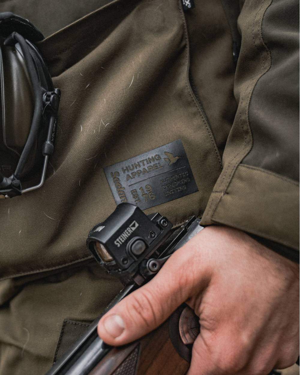 Light Pine Coloured Seeland Trax Jacket on outdoor background #colour_light-pine