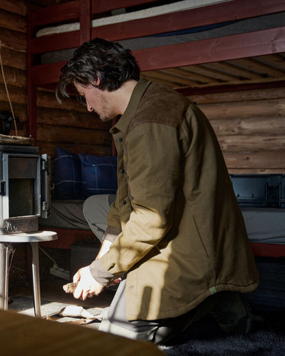 Pine Green coloured Seeland Vancouver Shirt on indoor background #colour_pine-green