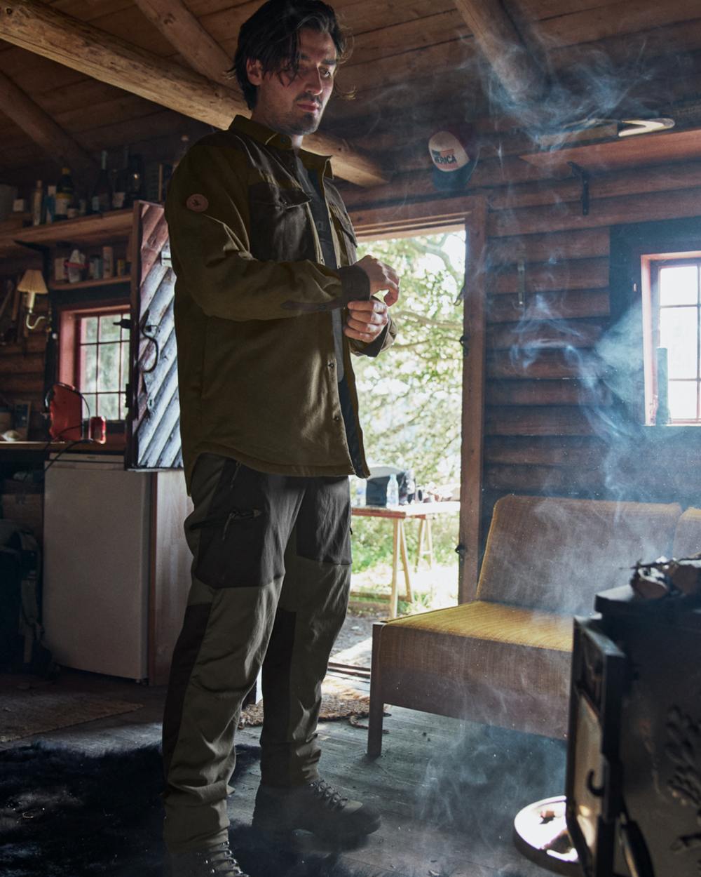 Pine Green coloured Seeland Vancouver Shirt on indoor background #colour_pine-green